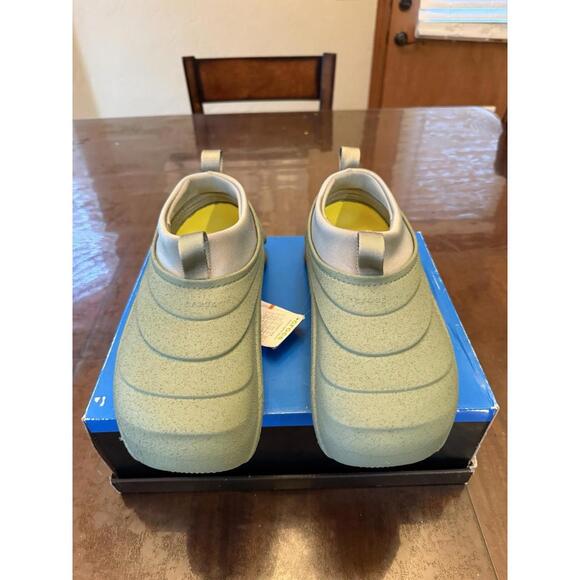 CROCS Green Athletic Shoes